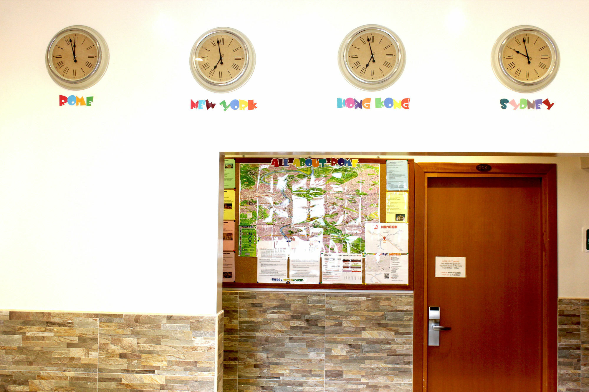 Legends Hostel Рим Екстериор снимка
